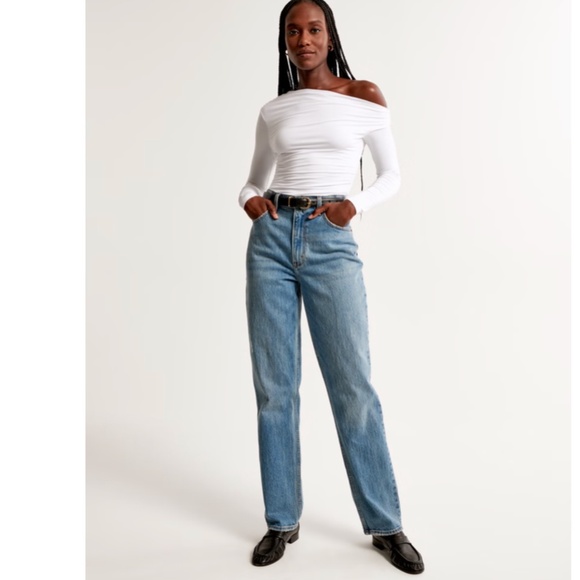Abercrombie & Fitch Ultra High Rise 90s Straight Jean - women's size 27 4 Short - Picture 1 of 8